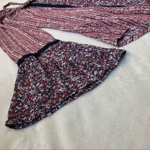 Knox Rose Bell Sleeve Floral Off the Shoulder Peasant Top - Picture 3 of 8